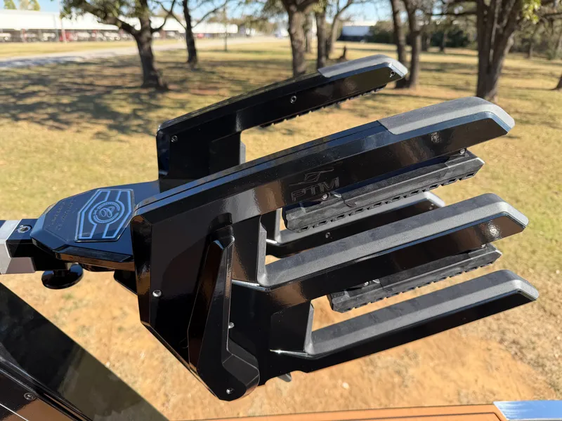 Slide: The Image of 2026 COBALT R6 SURF - Image 30 - 30