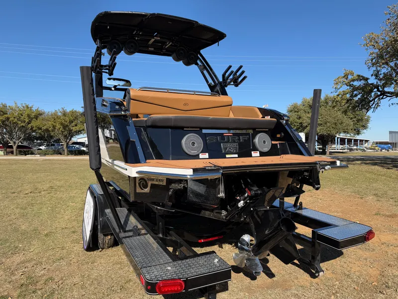 Slide: The Image of 2026 COBALT R6 SURF - Image 8 - 8