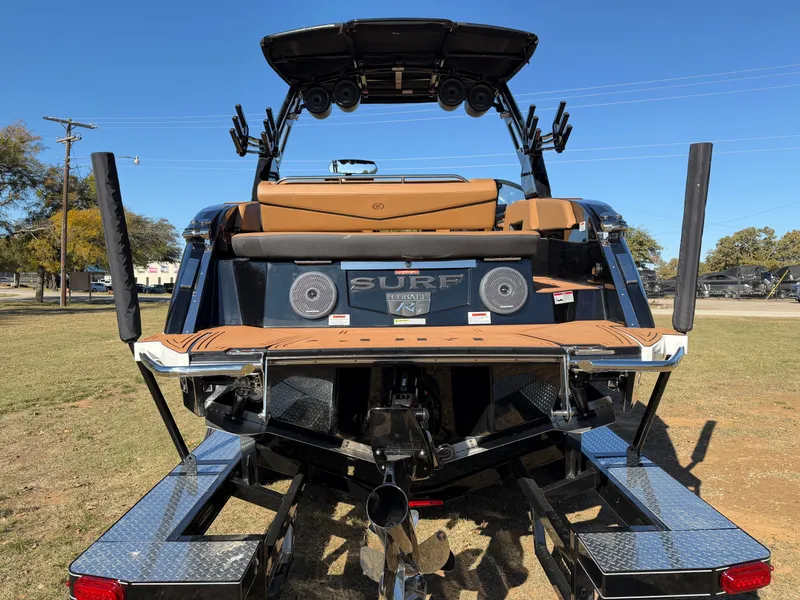 Slide: The Image of 2026 COBALT R6 SURF - Image 9 - 9