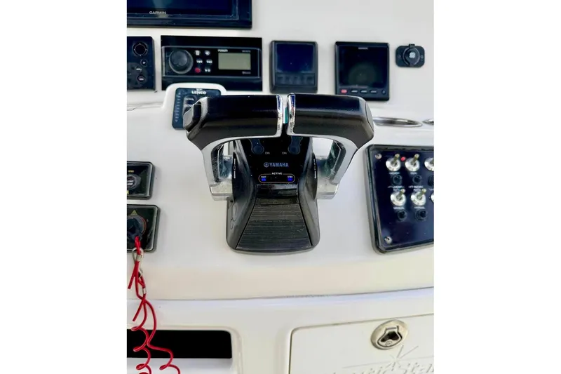 Slide: The Image of Control panel of 2016 NauticStar 28 XS boat with Yamaha throttle. - 28