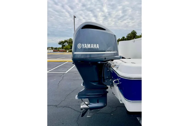 Slide: The Image of Yamaha outboard motor on 2016 NauticStar 28 XS boat, parked on asphalt. - 41