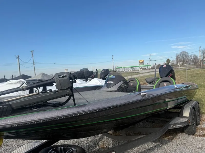 Slide: The Image of Triton 20 TrX Patriot 2021 - 3