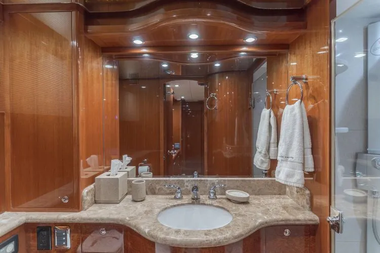 Slide: The Image of 2011 Hampton 620 Pilothouse - Image 27 - 27