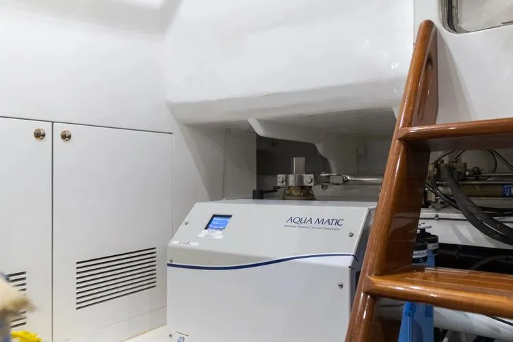 Slide: The Image of 2011 Hampton 620 Pilothouse - Image 49 - 49