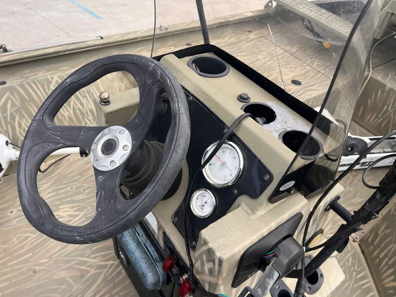 Slide: The Image of Tracker Grizzly 2072 MVX CC Sportsman 2017 - 6