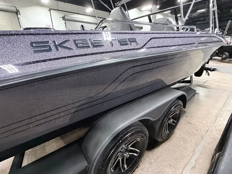 Slide: The Image of Skeeter Solera 205 2026 - 15