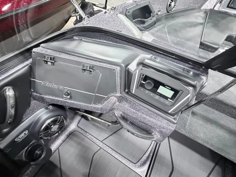 Slide: The Image of Skeeter Solera 205 2026 - 16