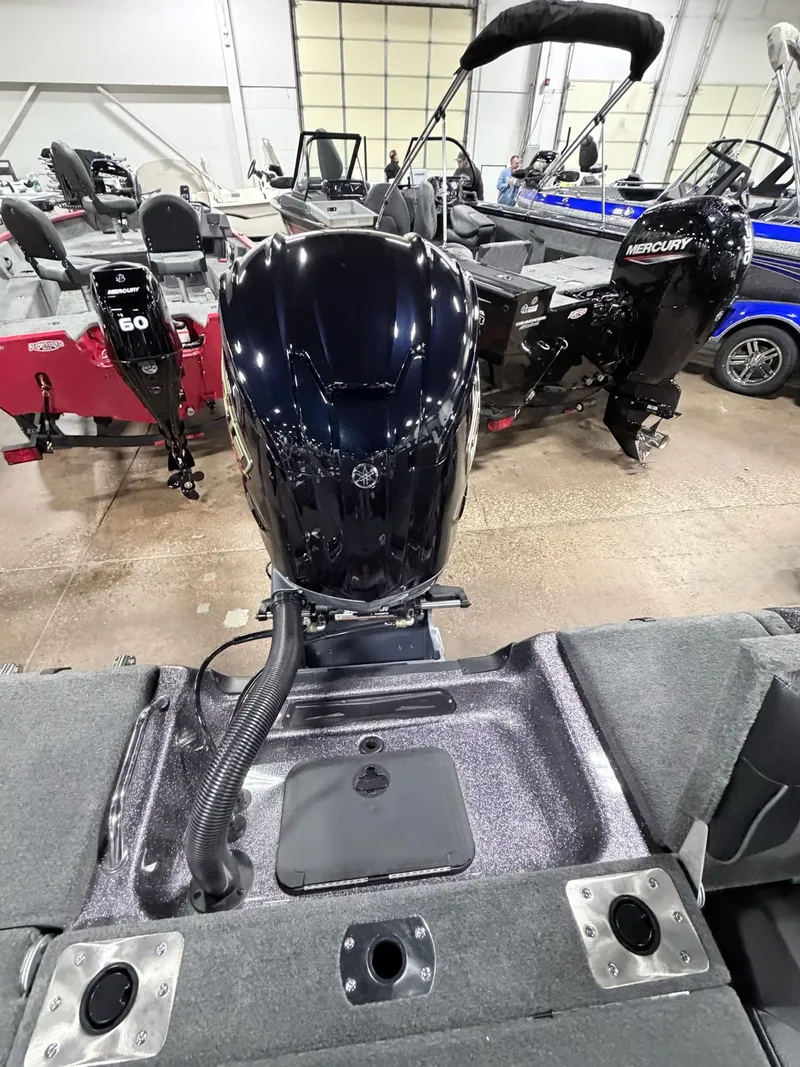 Slide: The Image of Skeeter Solera 205 2026 - 18