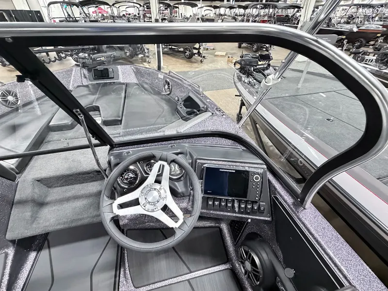 Slide: The Image of Skeeter Solera 205 2026 - 4