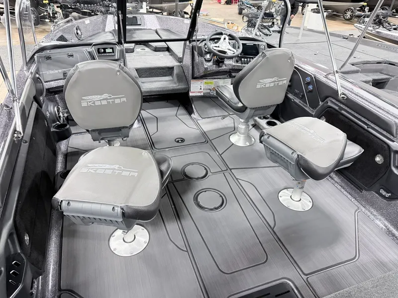 Slide: The Image of Skeeter Solera 205 2026 - 8
