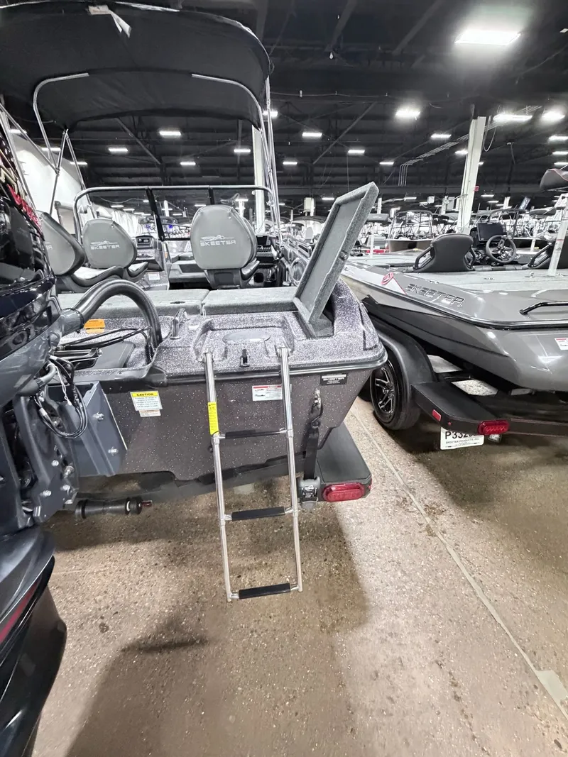 Slide: The Image of Skeeter Solera 205 2026 - 9