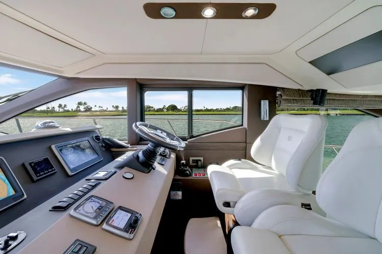 Slide: The Image of 2017 Azimut 50 Fly - Image 17 - 17