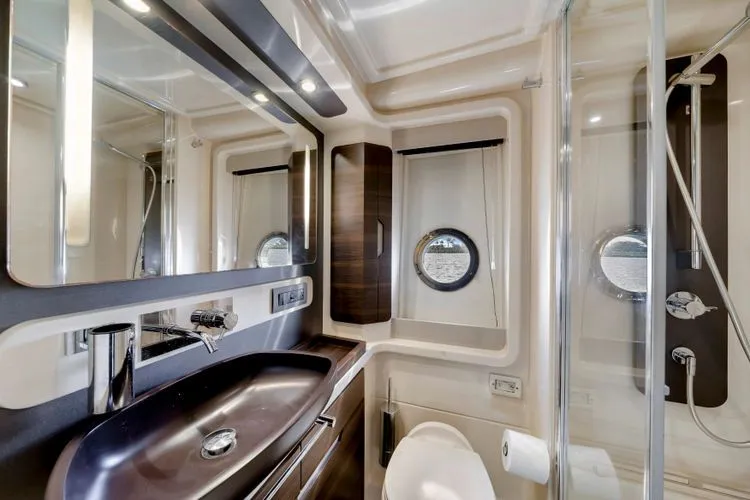 Slide: The Image of 2017 Azimut 50 Fly - Image 32 - 32