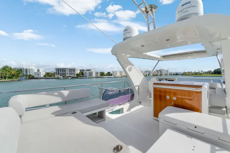 Slide: The Image of 2017 Azimut 50 Fly - Image 41 - 41