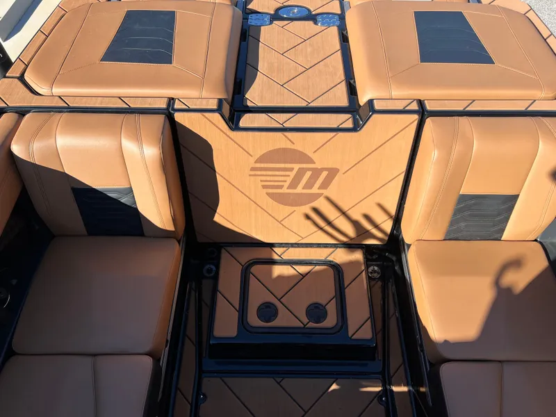 Slide: The Image of Malibu Wakesetter 25 LSV 2024 - 10