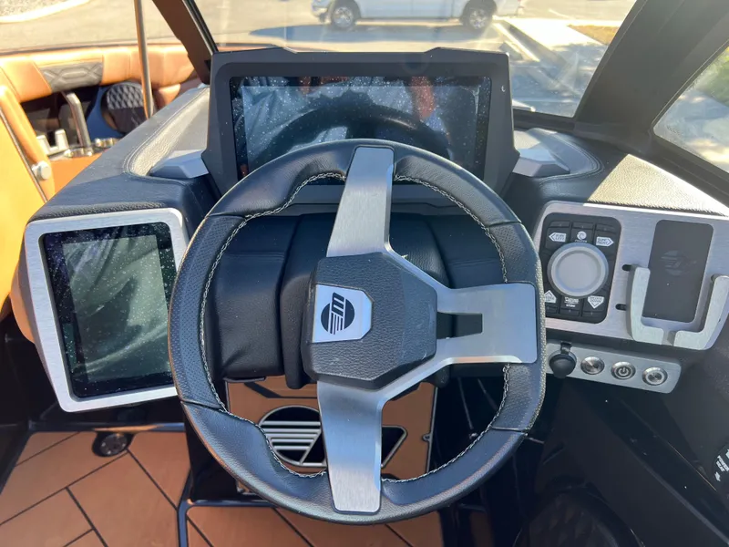 Slide: The Image of Malibu Wakesetter 25 LSV 2024 - 15