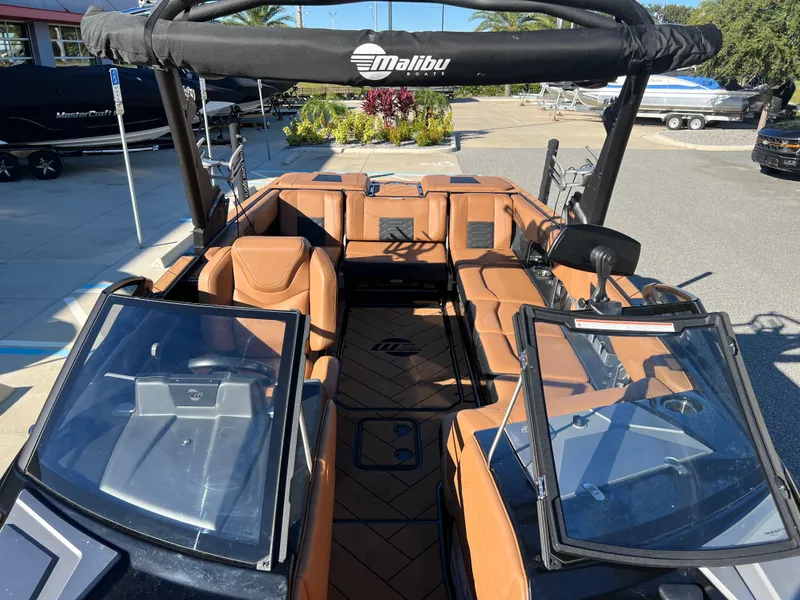 Slide: The Image of Malibu Wakesetter 25 LSV 2024 - 17