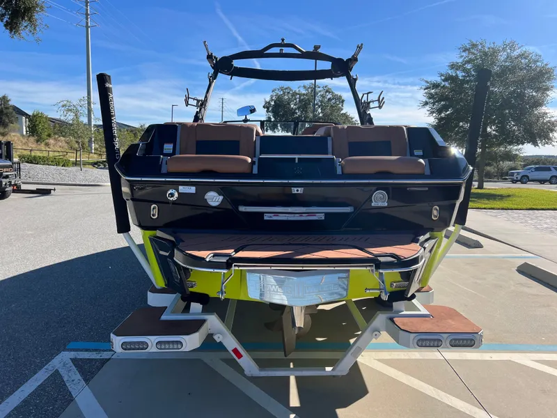 Slide: The Image of Malibu Wakesetter 25 LSV 2024 - 3