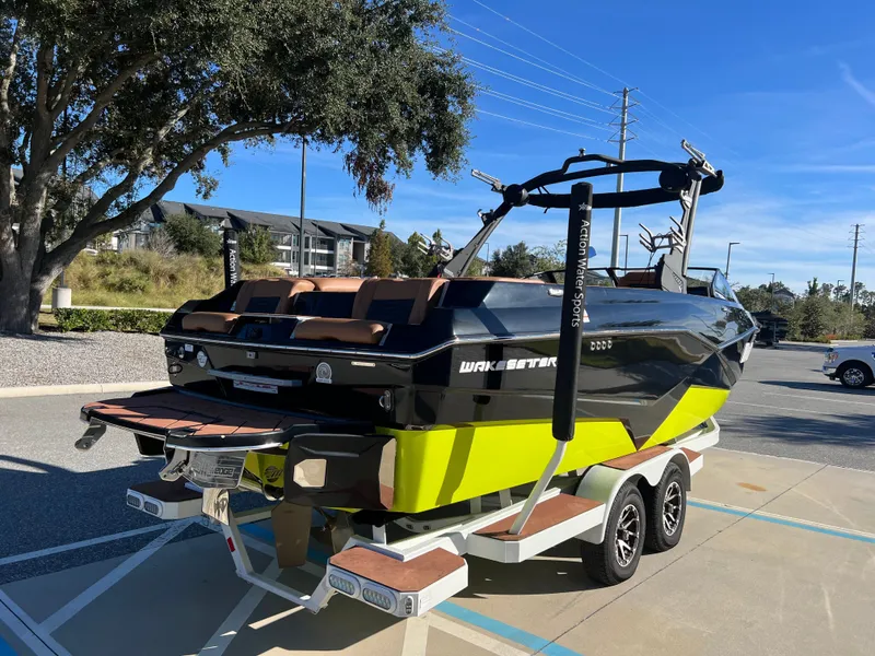 Slide: The Image of Malibu Wakesetter 25 LSV 2024 - 4