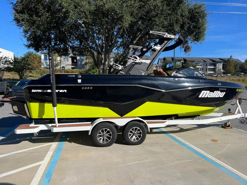 Slide: The Image of Malibu Wakesetter 25 LSV 2024 - 5