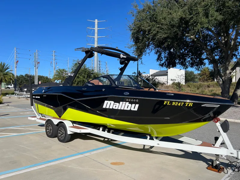 Slide: The Image of Malibu Wakesetter 25 LSV 2024 - 6