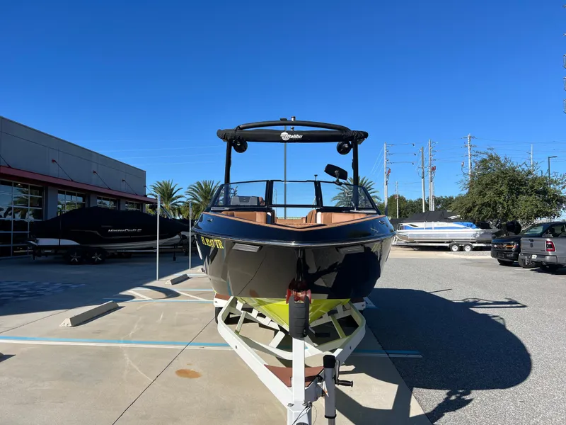Slide: The Image of Malibu Wakesetter 25 LSV 2024 - 7