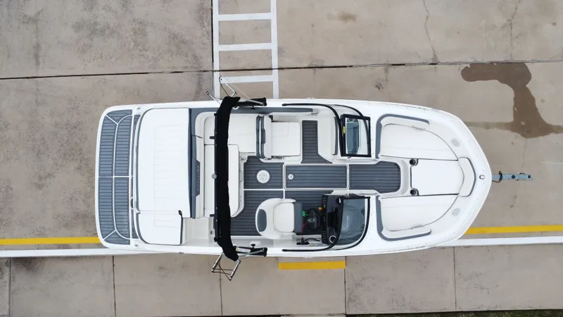 Slide: The Image of Bayliner VR5 2019 - 19