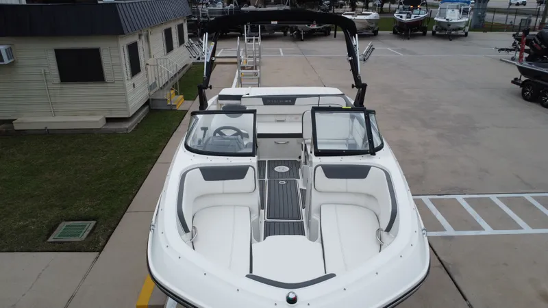 Slide: The Image of Bayliner VR5 2019 - 20