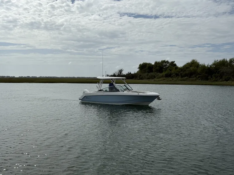 The Image of Boston Whaler 240 Vantage 2026 - 0