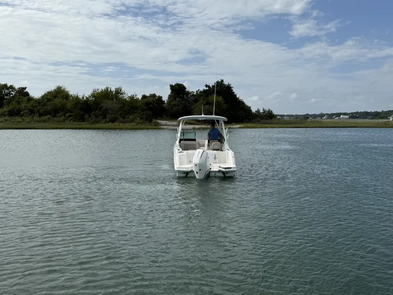 Slide: The Image of Boston Whaler 240 Vantage 2026 - 2