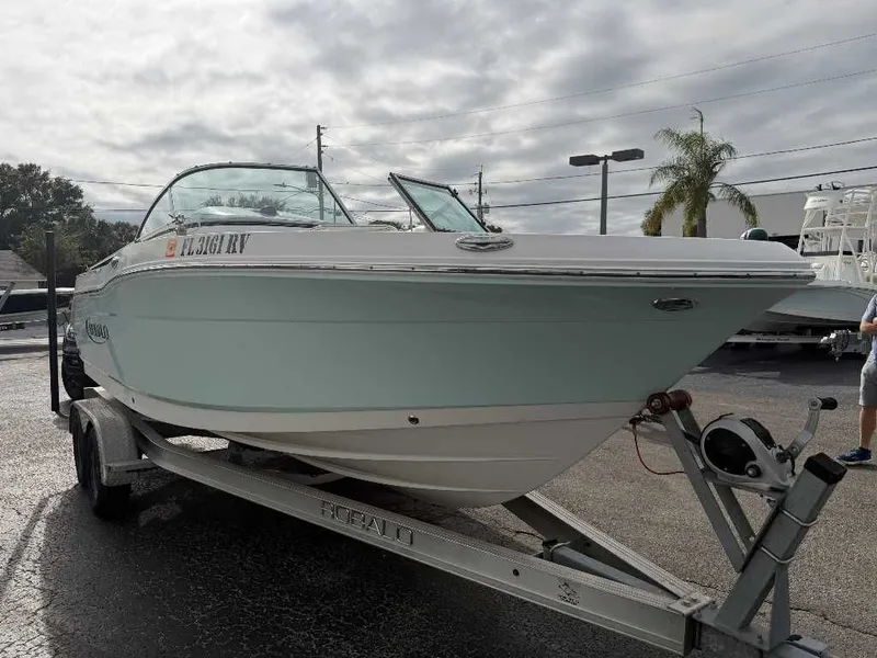 Slide: The Image of Robalo R207 Dual Console 2019 - 10