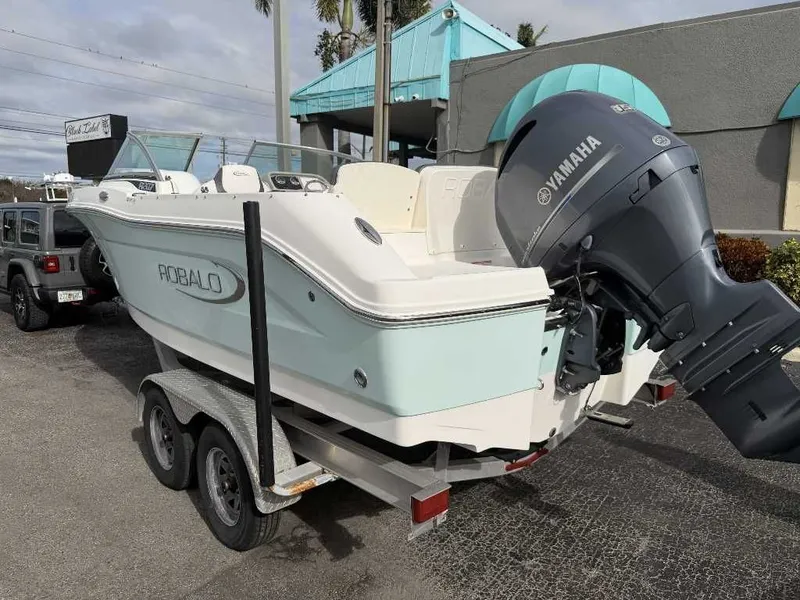 Slide: The Image of Robalo R207 Dual Console 2019 - 6