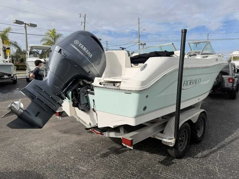 Slide: The Image of Robalo R207 Dual Console 2019 - 8