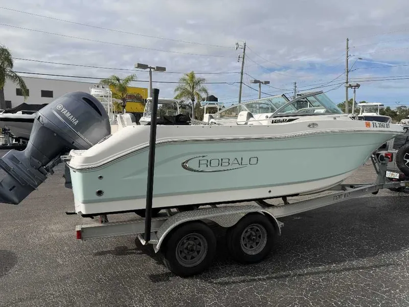 Slide: The Image of Robalo R207 Dual Console 2019 - 9