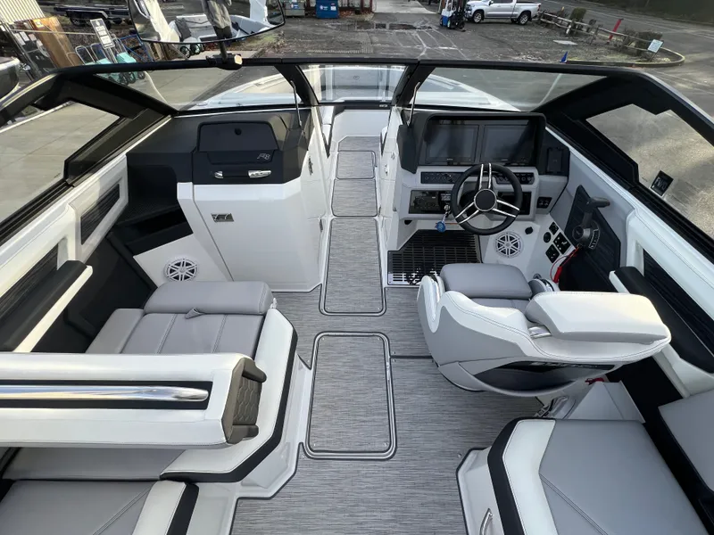 Slide: The Image of Cobalt R8 Surf 2023 - 17