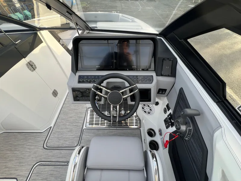 Slide: The Image of Cobalt R8 Surf 2023 - 21