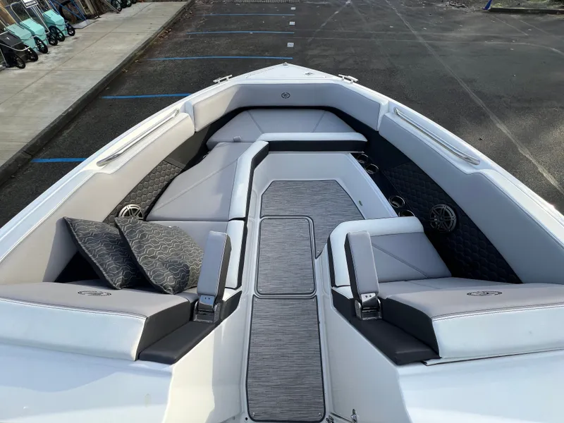 Slide: The Image of Cobalt R8 Surf 2023 - 23