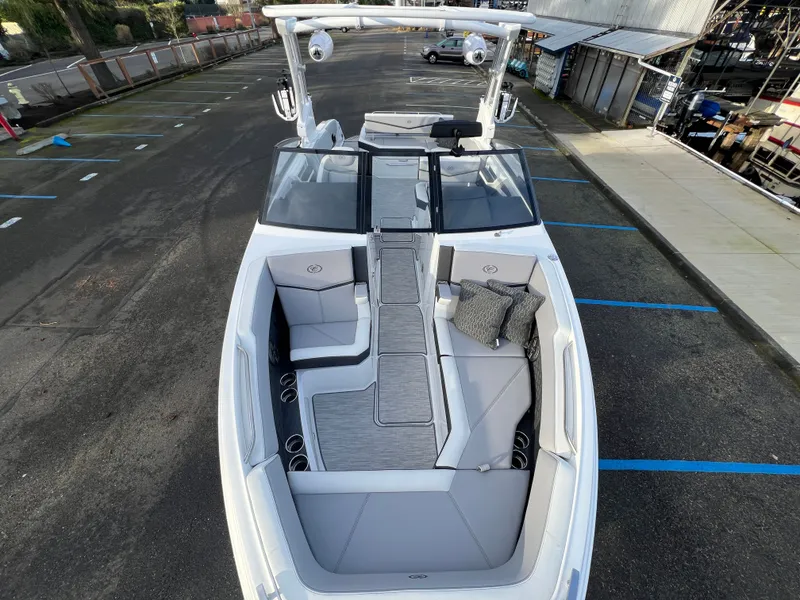 Slide: The Image of Cobalt R8 Surf 2023 - 24