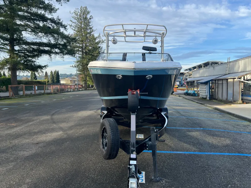 Slide: The Image of Cobalt R8 Surf 2023 - 4