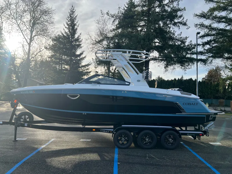 Slide: The Image of Cobalt R8 Surf 2023 - 6