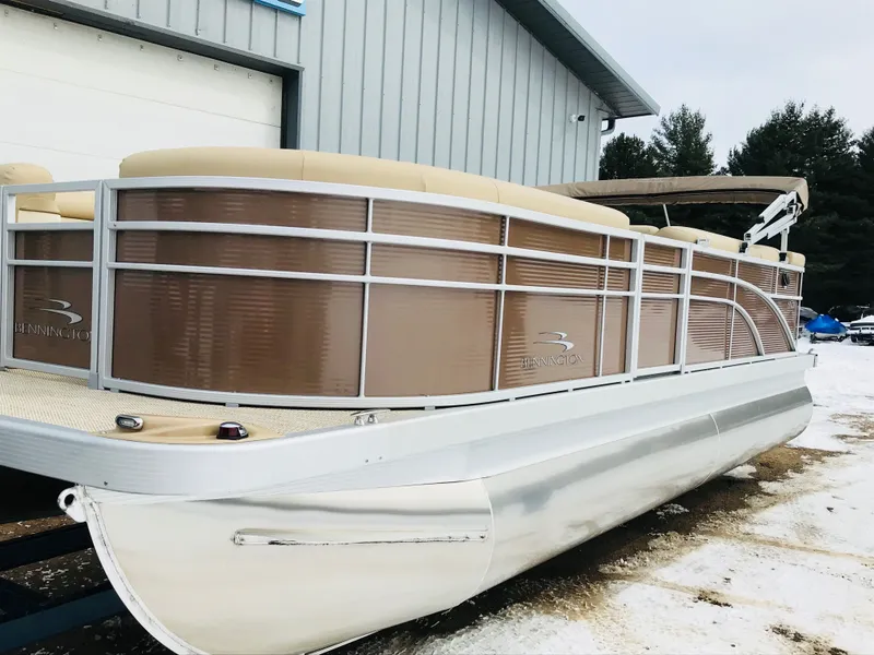 Slide: The Image of Bennington 21SLX 2018 - 2