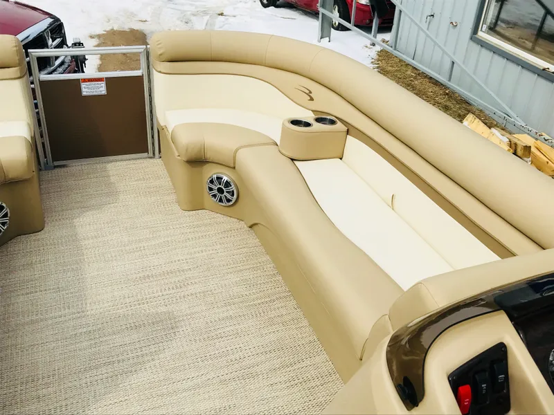 Slide: The Image of Bennington 21SLX 2018 - 5