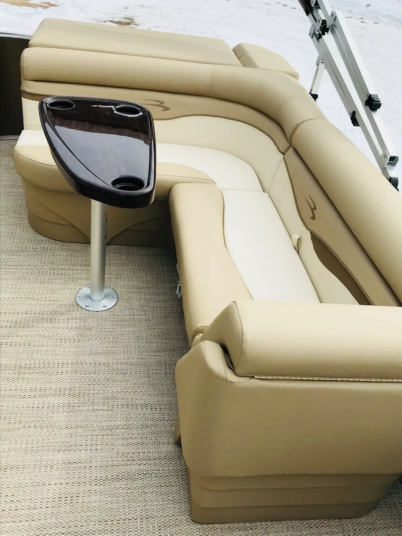 Slide: The Image of Bennington 21SLX 2018 - 6