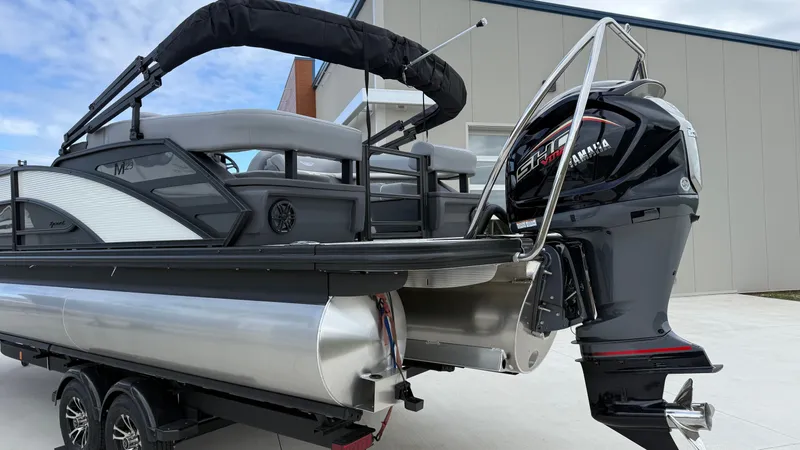 Slide: The Image of Bennington 22MOFB-SPS (TC) 2026 pontoon boat with Yamaha outboard motor. - 18