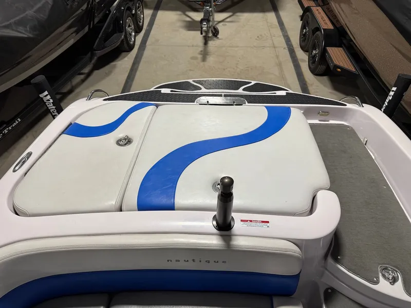 Slide: The Image of Nautique SV211 2006 - 10