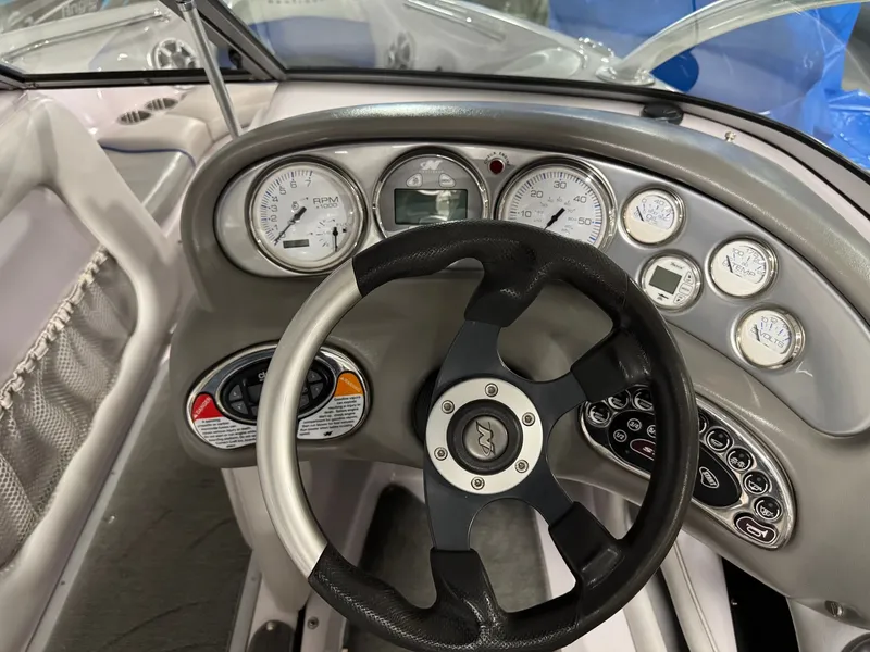 Slide: The Image of Nautique SV211 2006 - 17