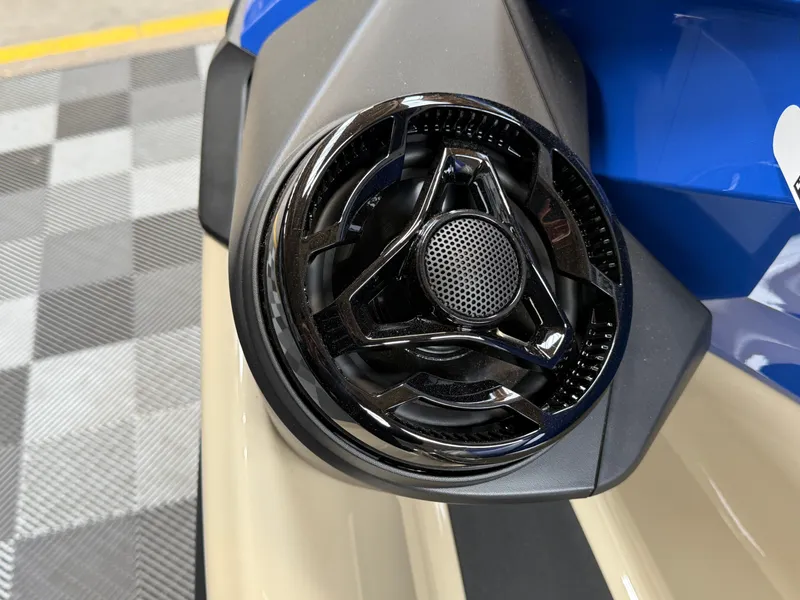 Slide: The Image of Sea-Doo Wake 170 BRP Premium Audio, iDF, iBR 2026 - 11