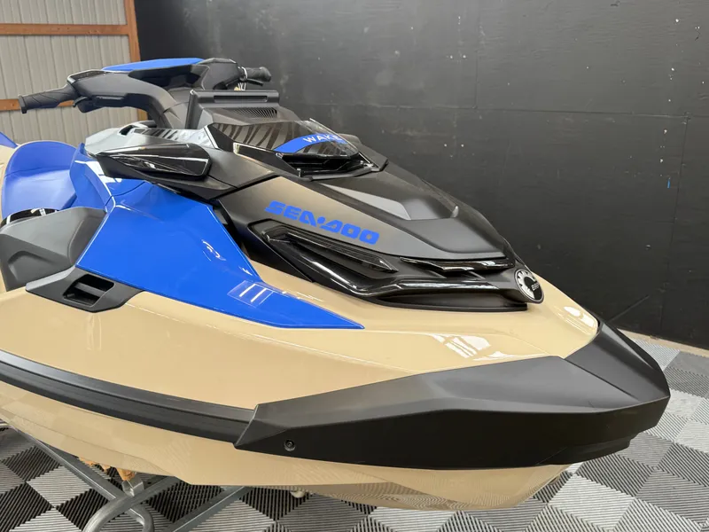 Slide: The Image of Sea-Doo Wake 170 BRP Premium Audio, iDF, iBR 2026 - 12