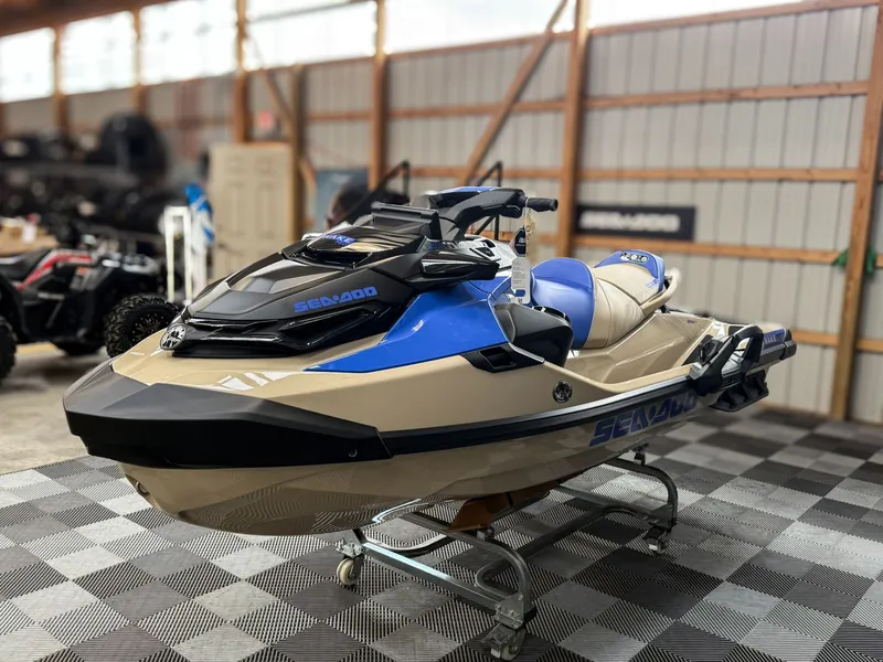 Slide: The Image of Sea-Doo Wake 170 BRP Premium Audio, iDF, iBR 2026 - 3