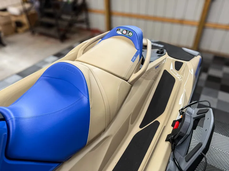 Slide: The Image of Sea-Doo Wake 170 BRP Premium Audio, iDF, iBR 2026 - 5